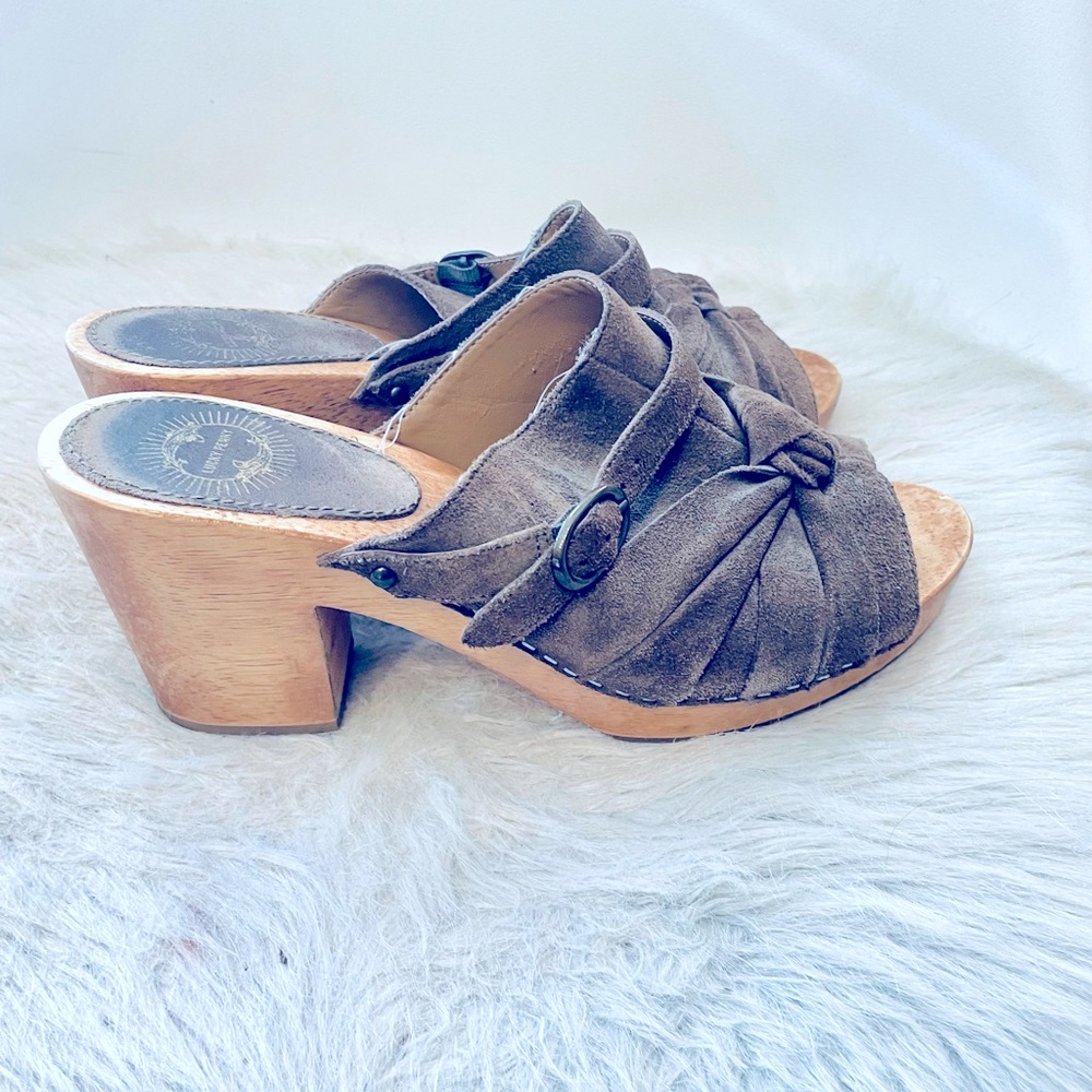Lucky wooden clogs
